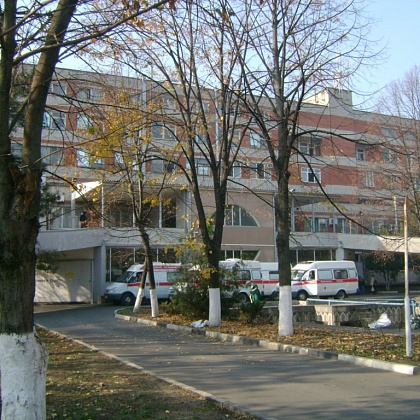 Входная группа Краснодарская городская больница скорой медицинской помощи. 